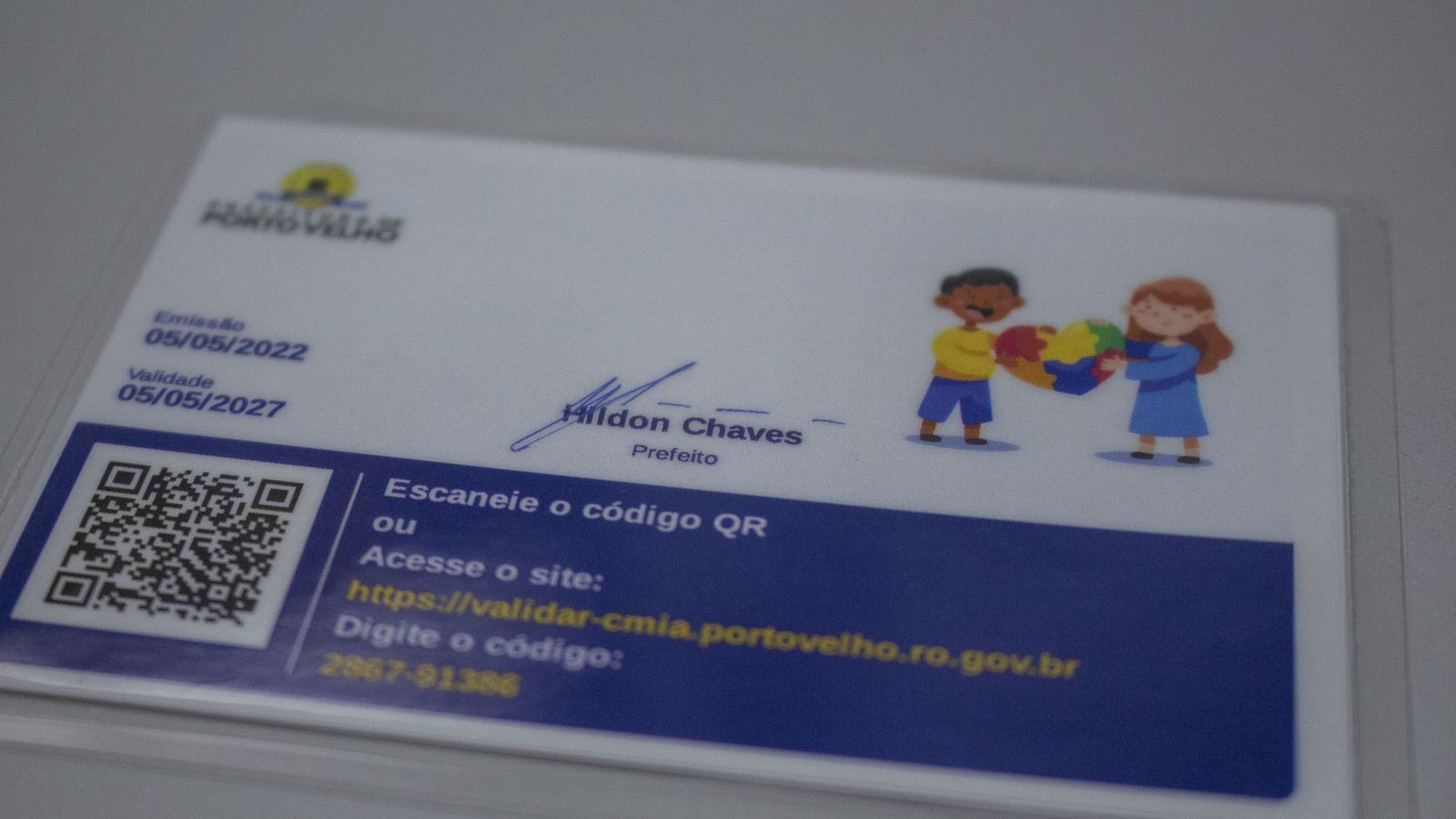 QR Code no verso da carteira dá acesso às informações sobre o beneficiário