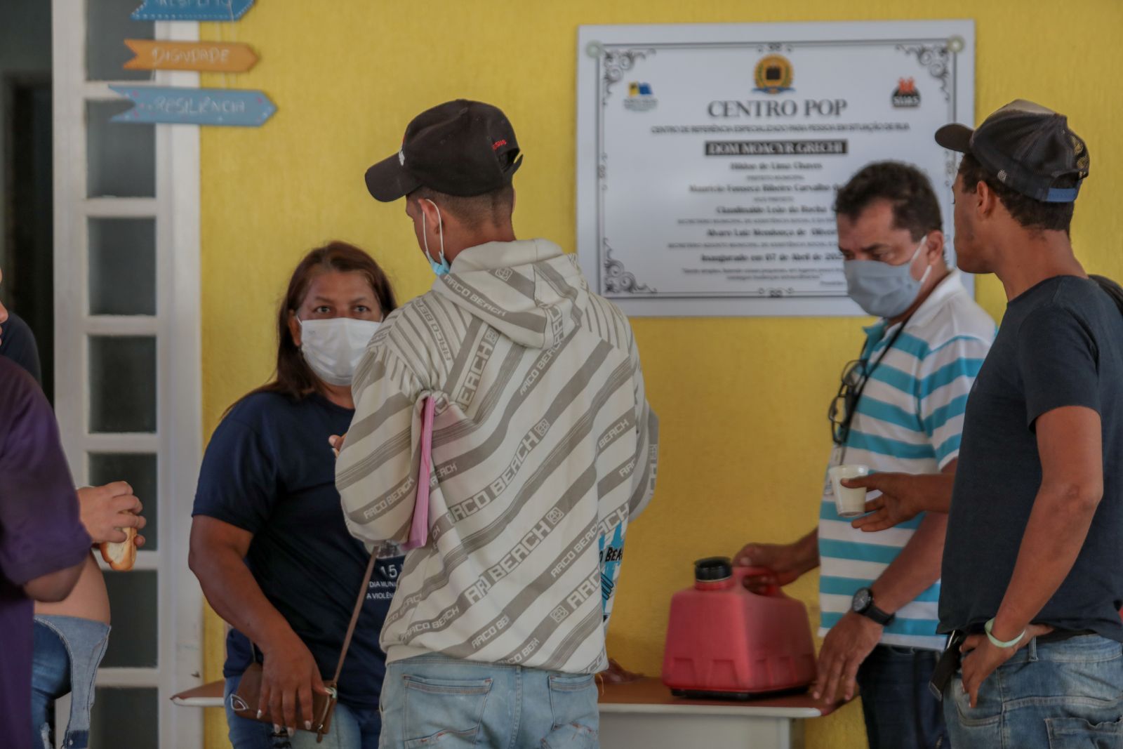 Até o momento, cerca de 100 agasalhos já foram doados para a campanha