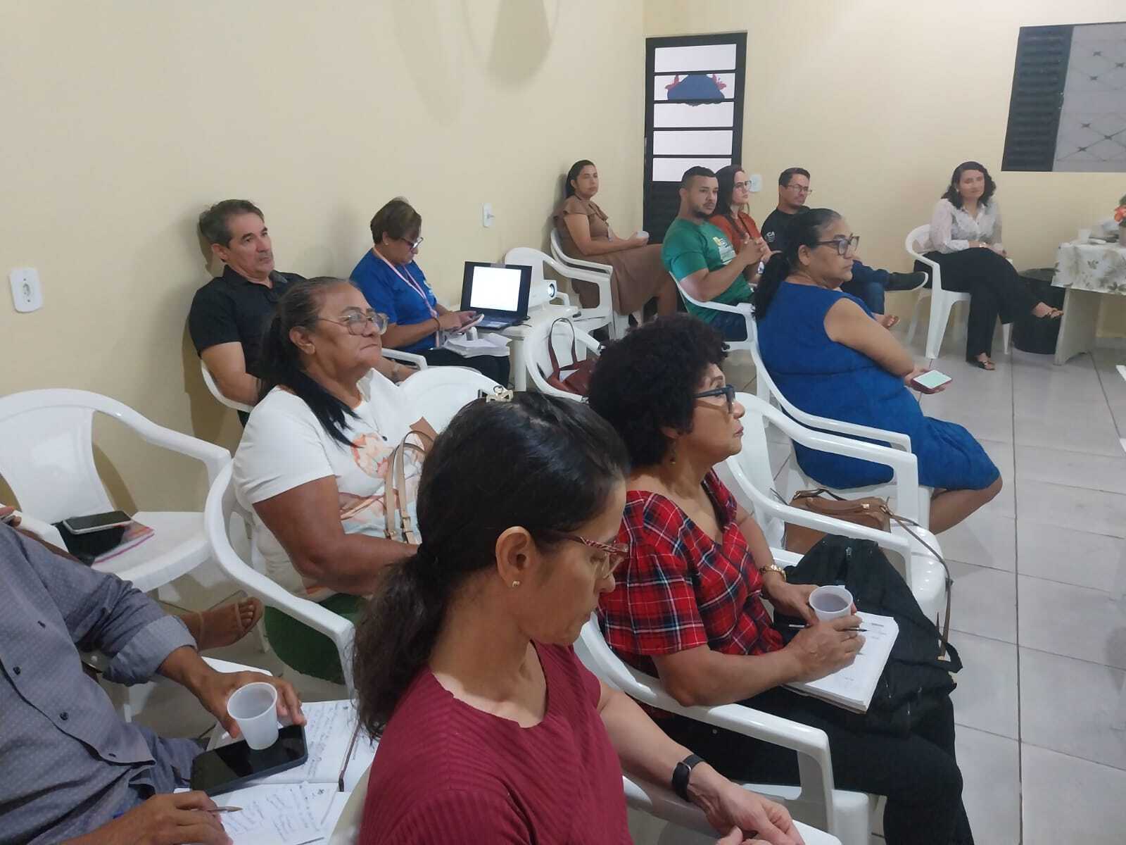 Programa objetiva oferecer orientação profissional, capacitação e articulação com o setor produtivo