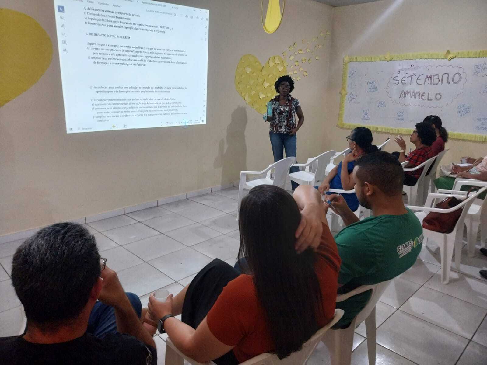 Palestra/debate teve como facilitadora, a técnica Elsie Shocknnes