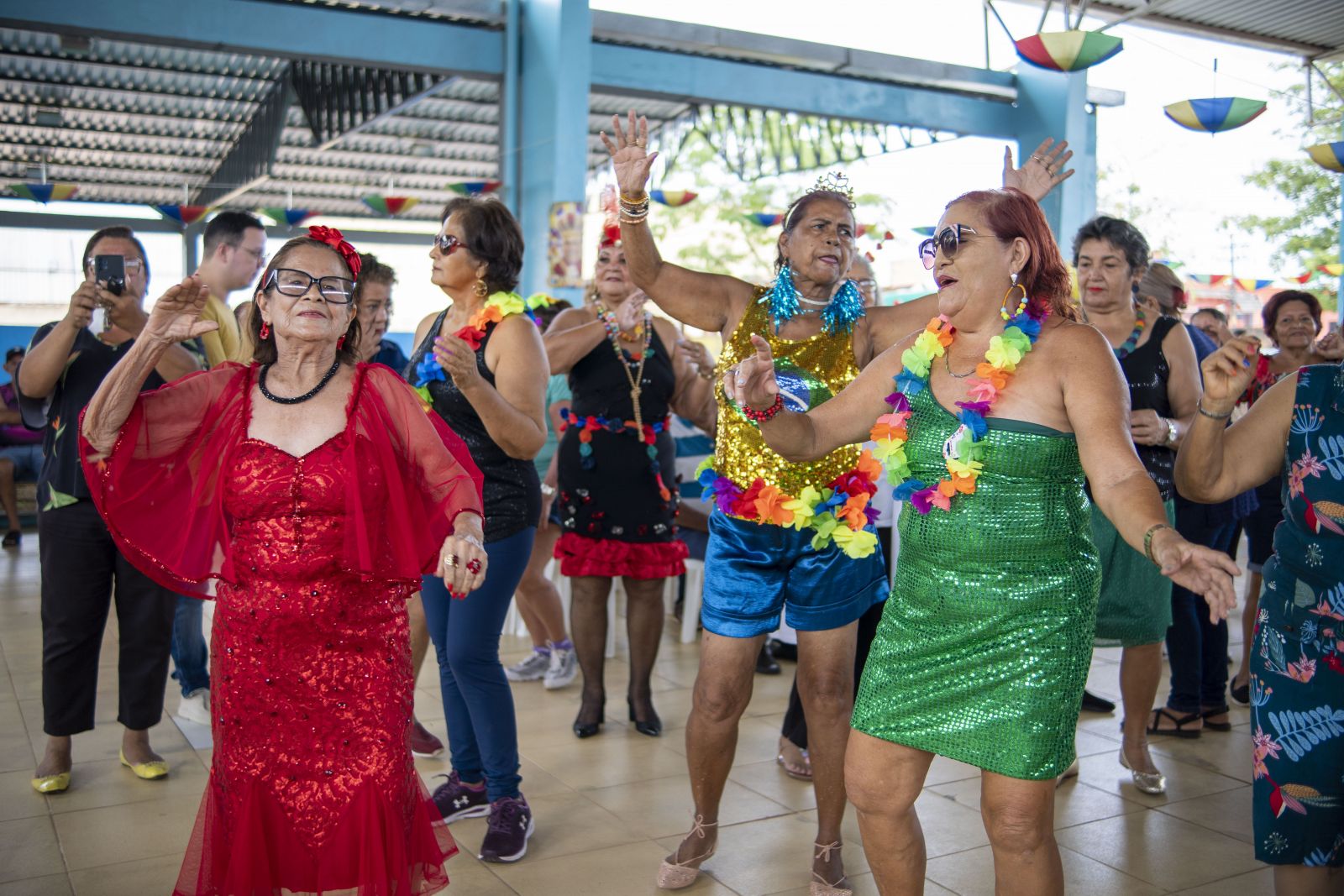 Evento teve dança, marchinhas, concurso de fantasias, café da manhã e almoço