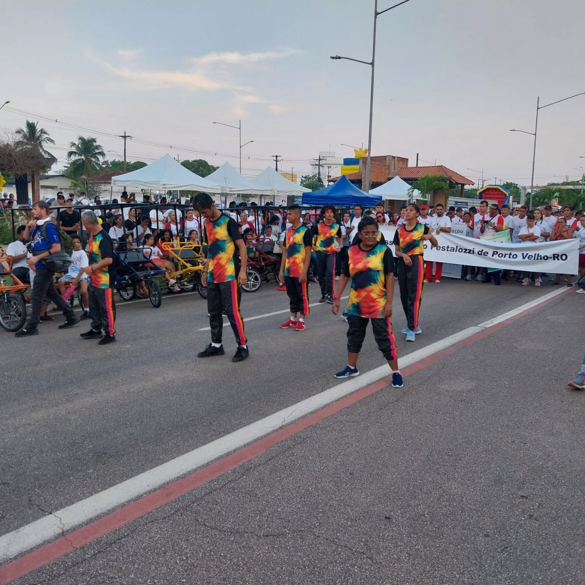 Evento teve início com três números artísticos de coreografia