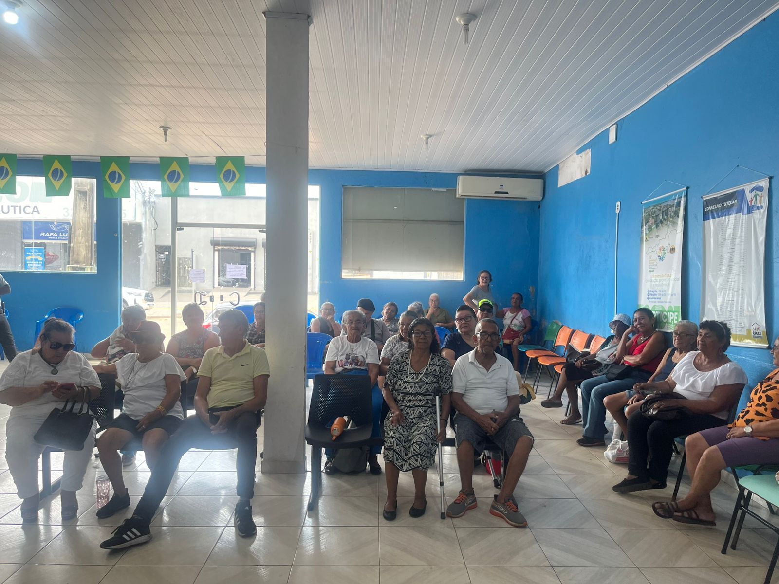 Cras Paulo Freire reuniu na segunda-feira (6) um grupo de pessoas idosas para uma tarde de lazer e convivência