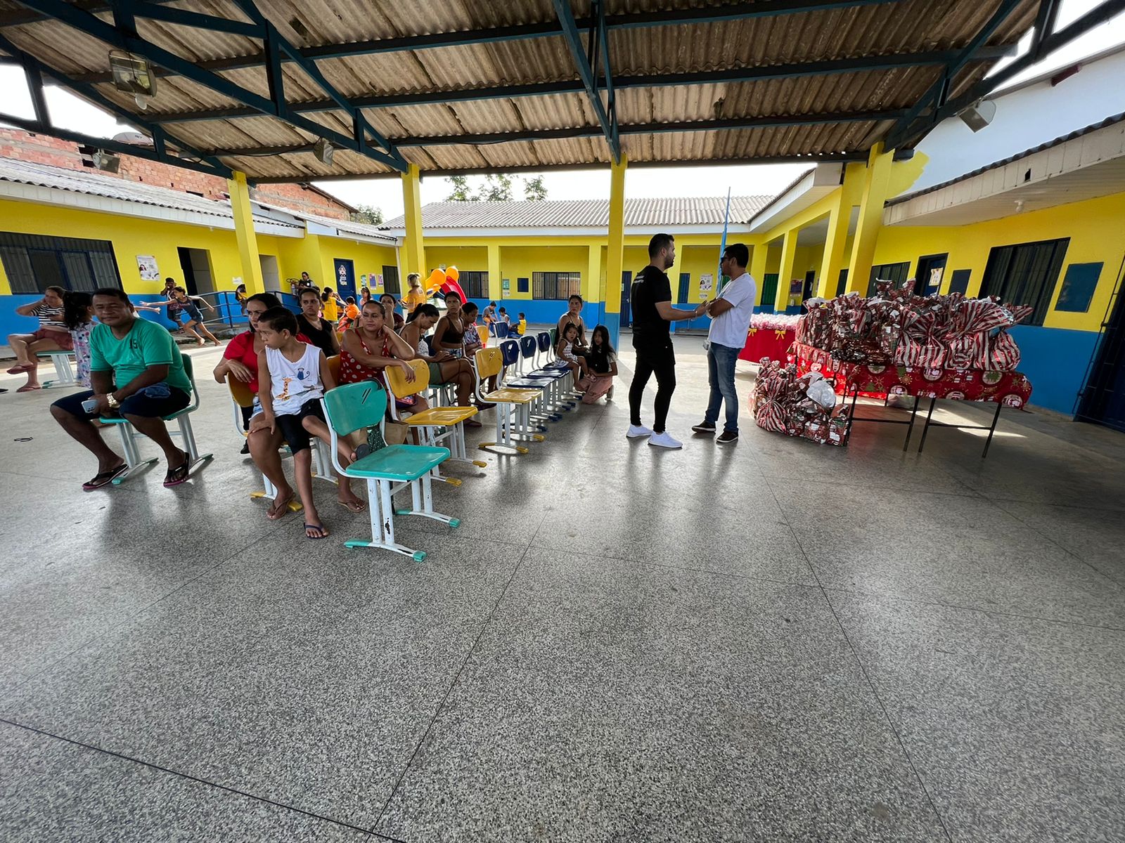 Evento teve brincadeiras, músicas, lanches e sorteio de brindes 