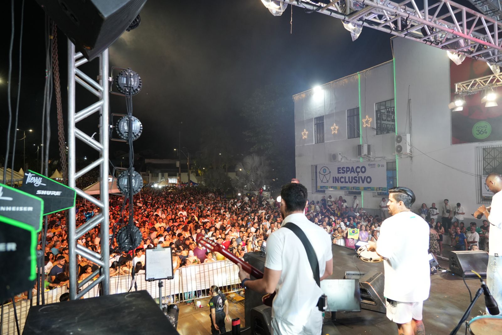 Estrutura foi montada em ponto estratégico do evento, na laterar do palco com visibilidade para todas as atrações