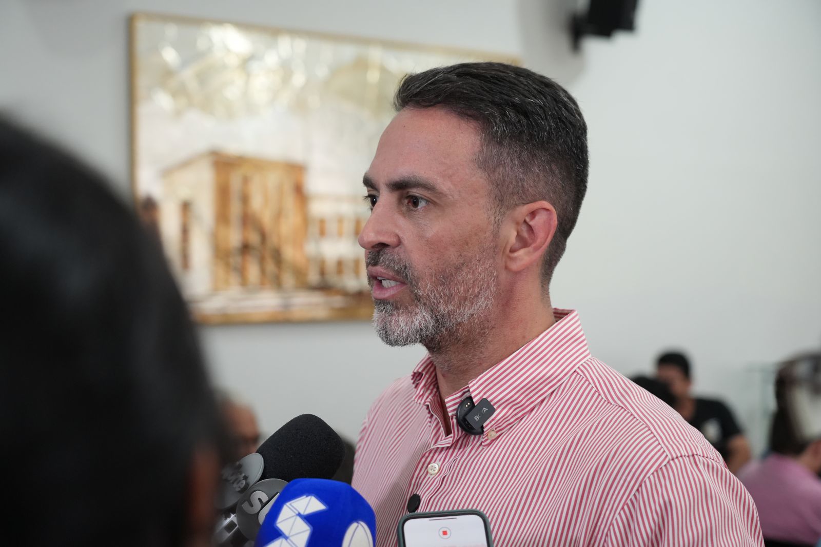 Léo Moraes afirmou que elas têm o direito de acessar primeiro porque são parte da política pública