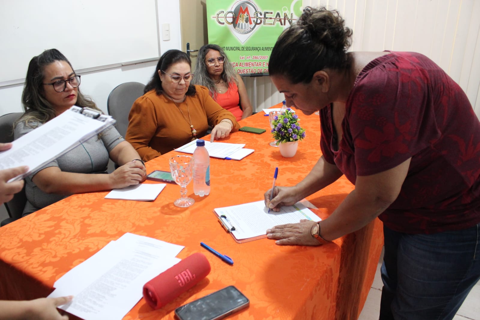 A cerimônia de posse foi conduzida pela secretária municipal de Inclusão e Assistência Social (Semias), Lucília Muniz de Queiroz