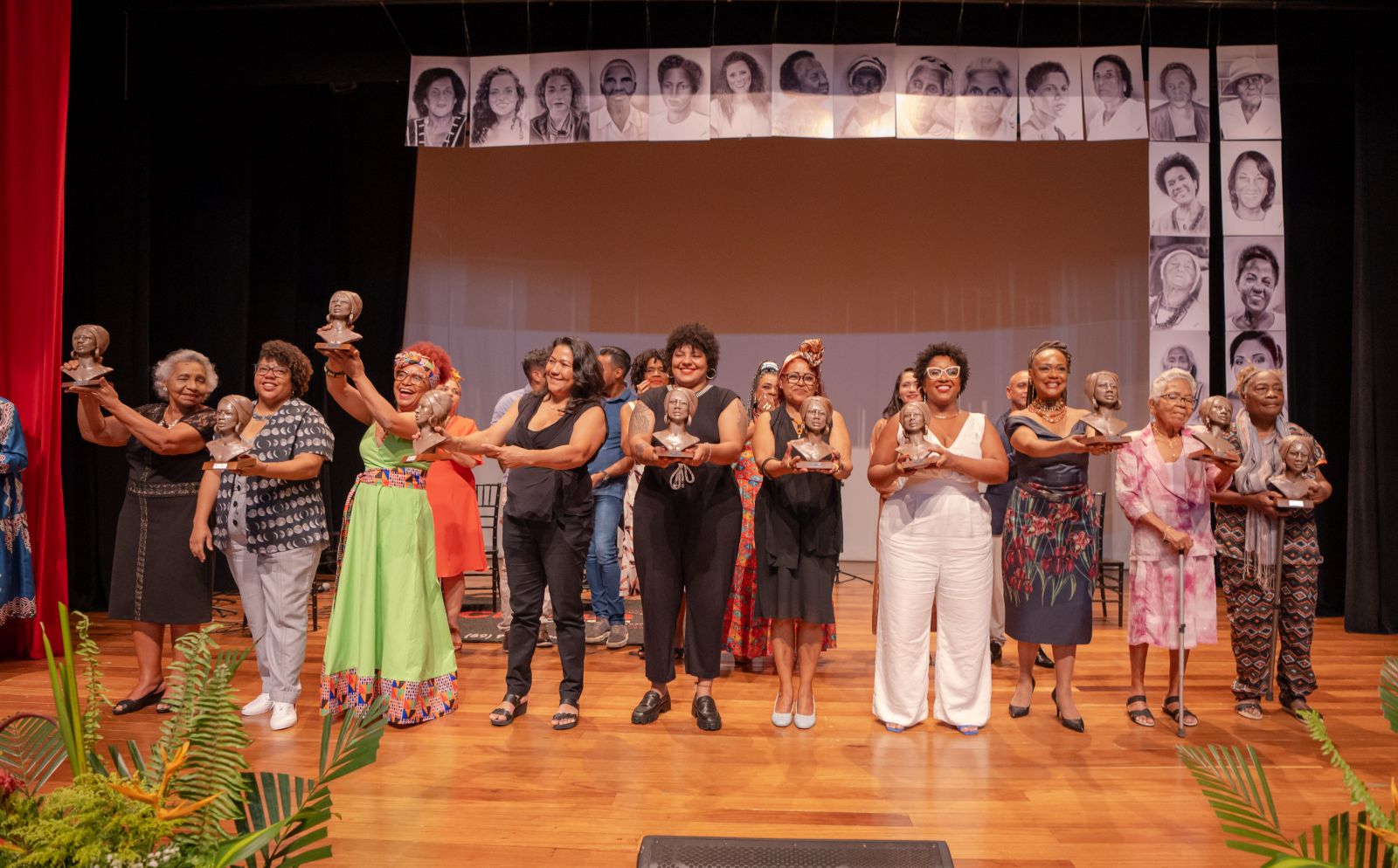 Premiadas em vida receberam uma estatueta de Teresa de Benguela