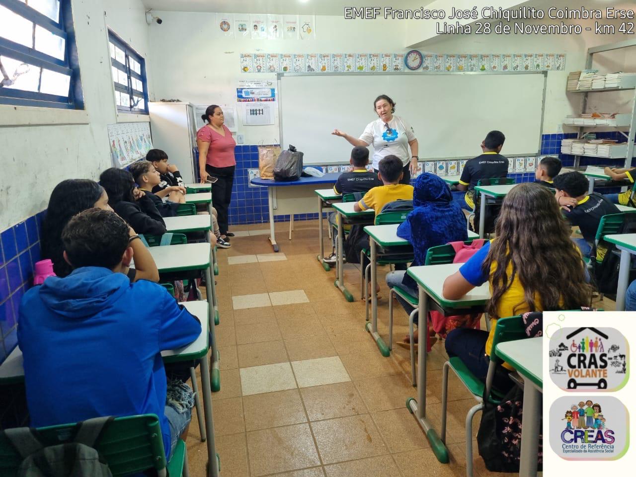 O projeto consiste num conjunto de ações voltadas para a promoção de debates nas escolas