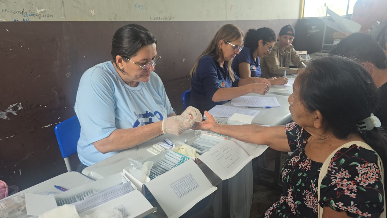 Foram ofertados serviços como: testes rápidos de hepatite B e C, sífilis, HIV e malária