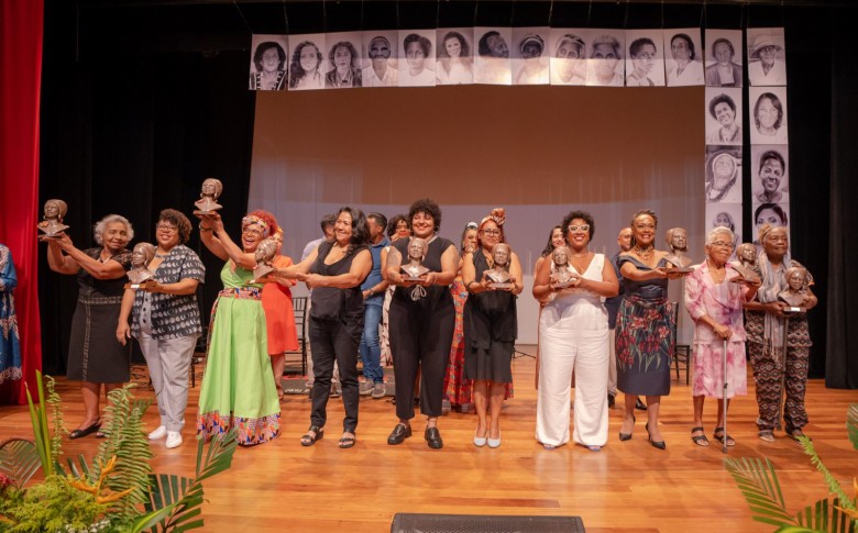 Prêmio também é alusivo ao Dia Municipal da Mulher Negra, Latino-Americana e Caribenha