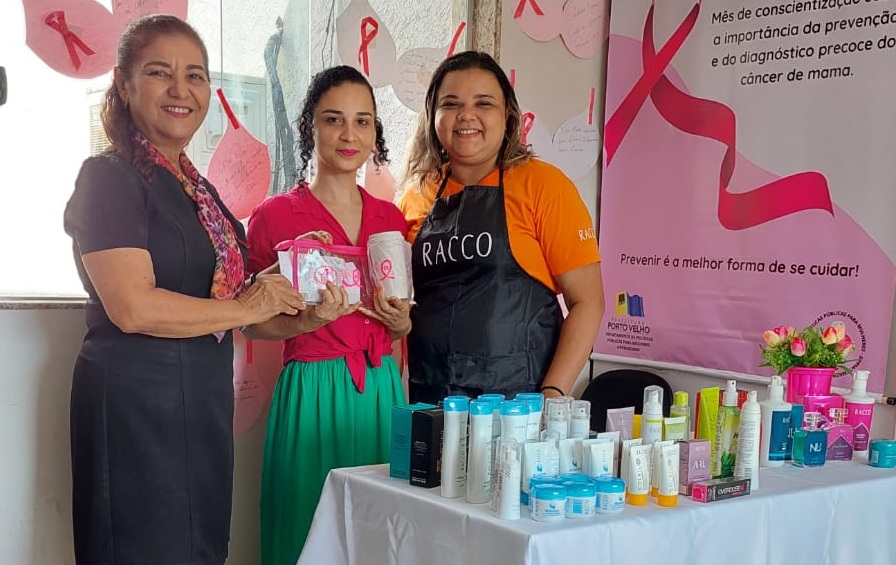 Além de cuidados com a beleza, as mulheres ganharam kits cosméticos